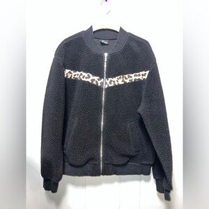 Zyia Active Sherpa Bomber - Size XL - Black with Animal Print